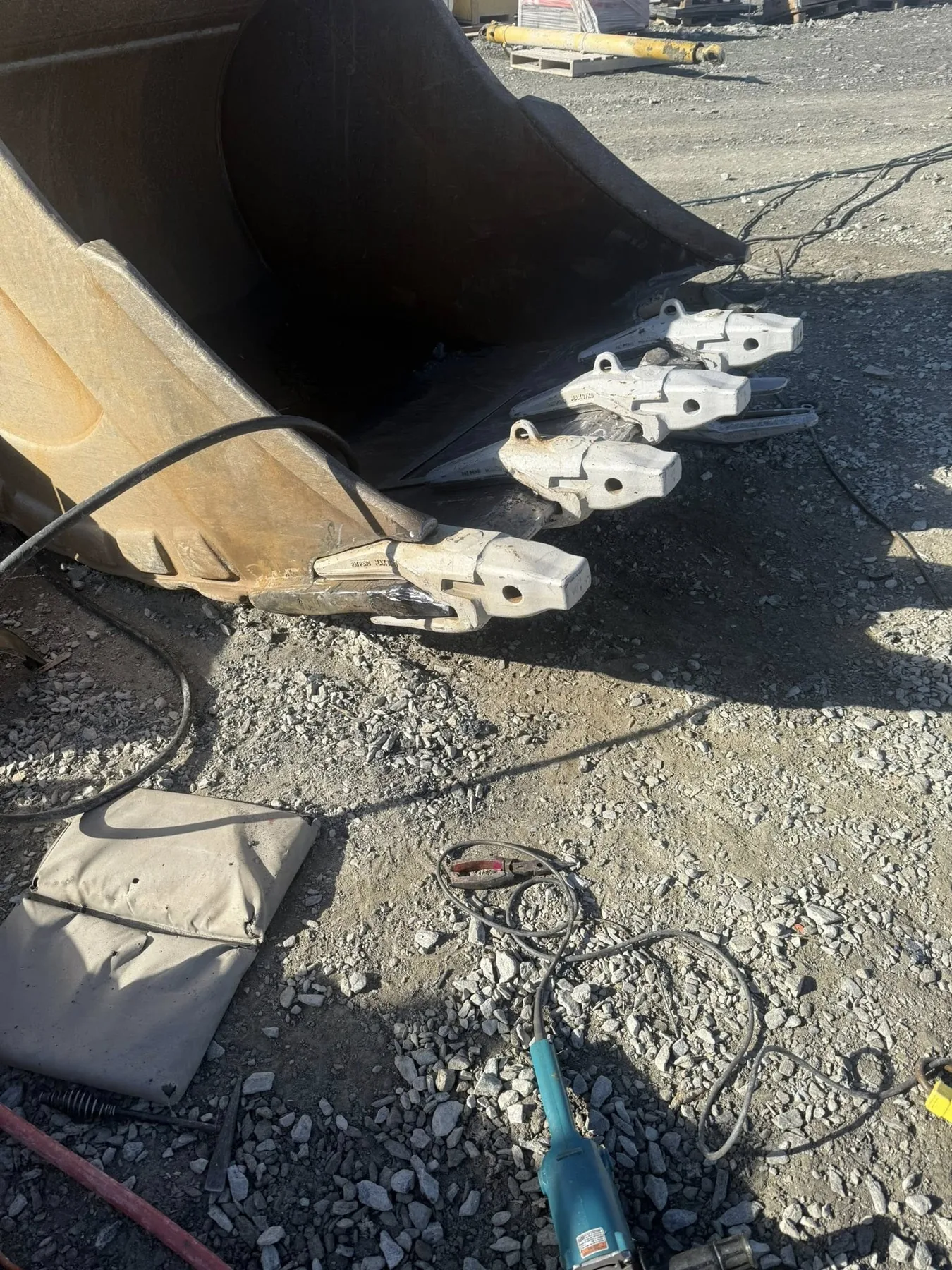 Bucket cutting and repair work